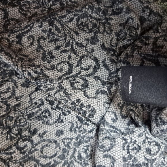 VICTORIA'S Secret Sleeveless High Low Top - Picture 9 of 9